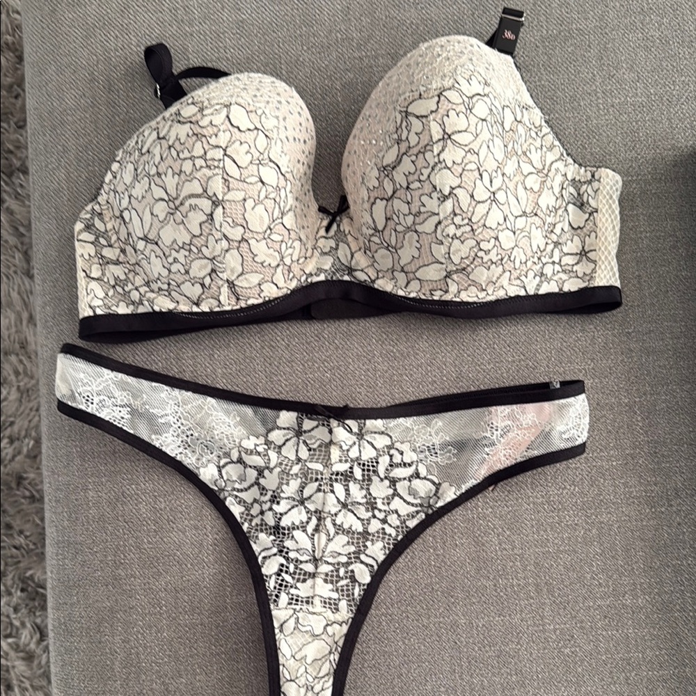 Victoria's Secret Dream Angels lined Demi Black and Cream Lace Bra and Thong